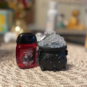 Bath & Body Works Light Up Cauldron Pocketbac Sanitizer Holder w Vampire Blood